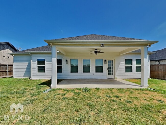 Building Photo - 2417 Creek Dr