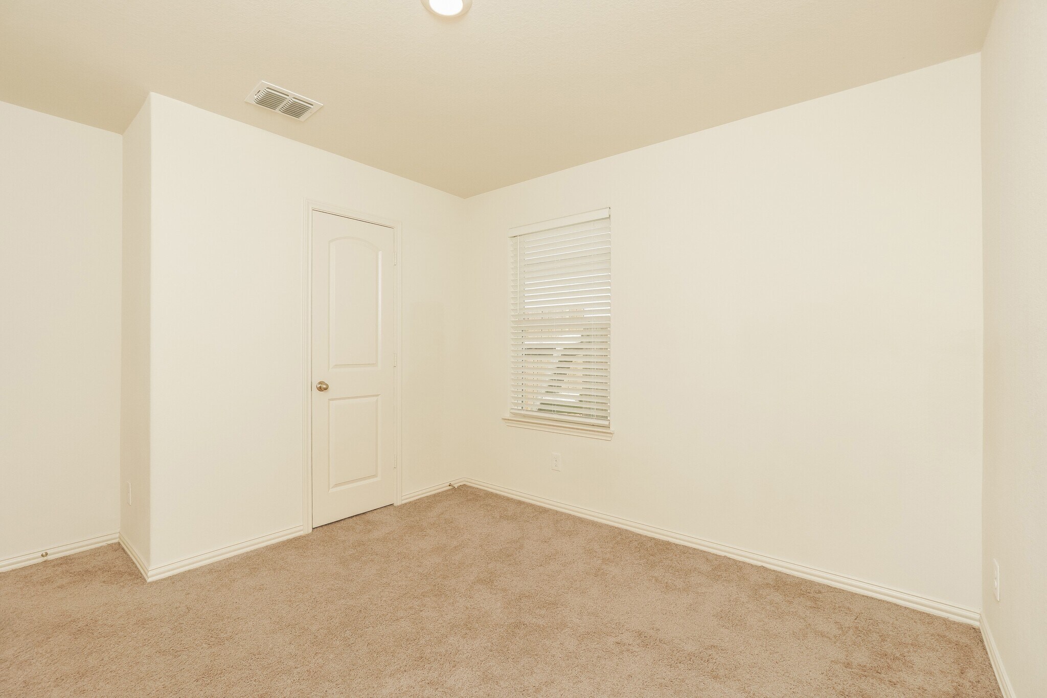 Building Photo - 7206 Lazy Cyn