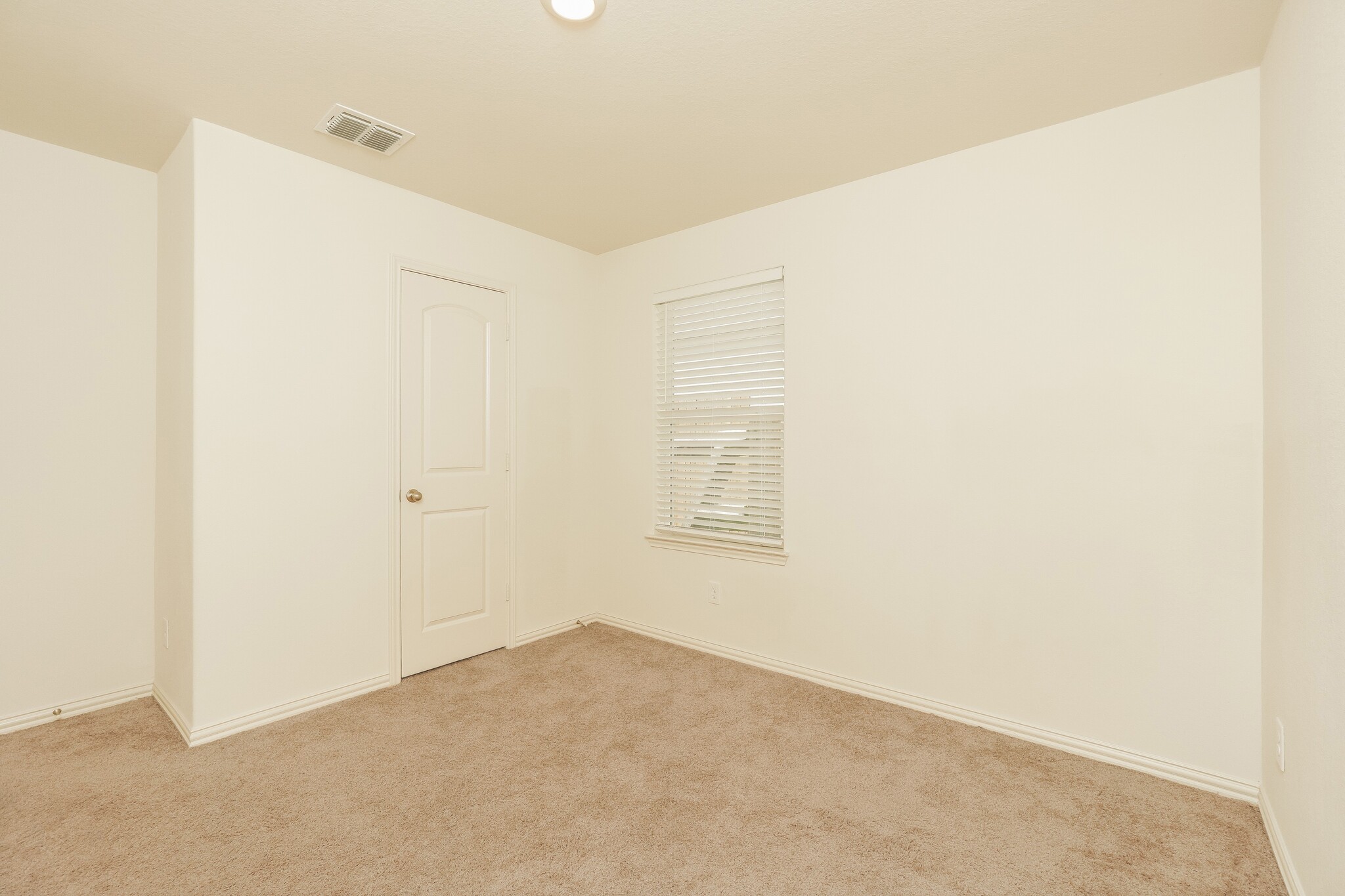 Building Photo - 7226 Lazy Cyn