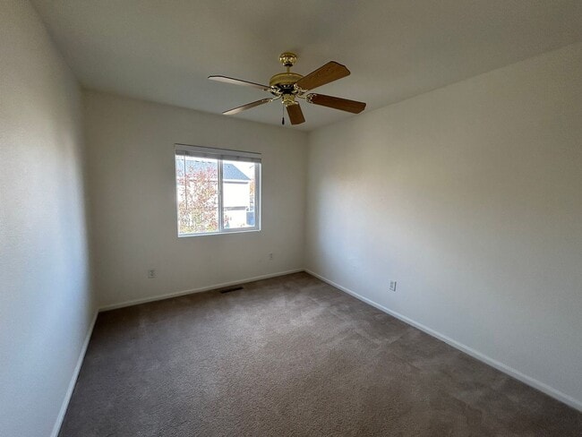 Building Photo - Spacious Fort Collins 4-Bedroom Home with Fenced Yard and Garage