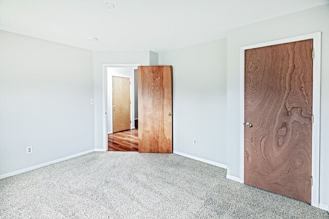 Building Photo - 35 Foxtail Ct