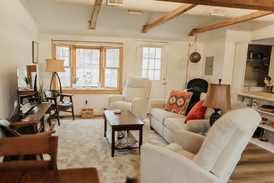 Primary Photo - 1109 S Fess Ave