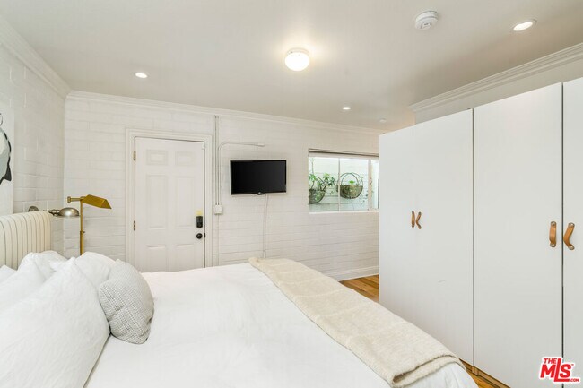 Building Photo - 26887 Sea Vista Dr