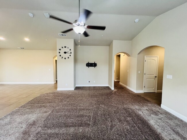 Building Photo - 9223 Oak Garden Ln