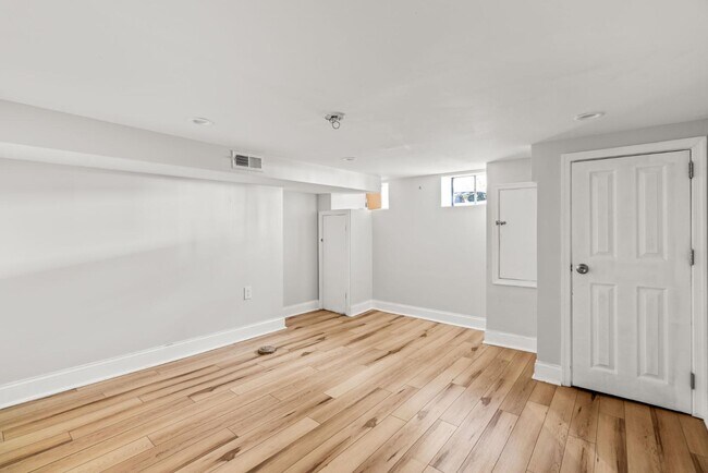 Building Photo - 419 N Collington Ave