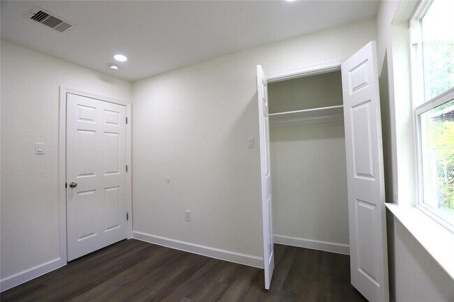 Building Photo - 4517 Brinkley St