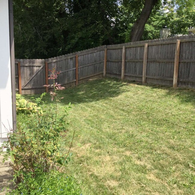 Building Photo - 7221 Hyperion Point Dr