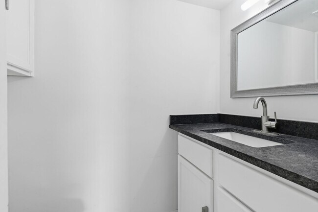 Building Photo - Midtown Tulsa | 4 Bed | 2 Bath | 2,010 SQFT