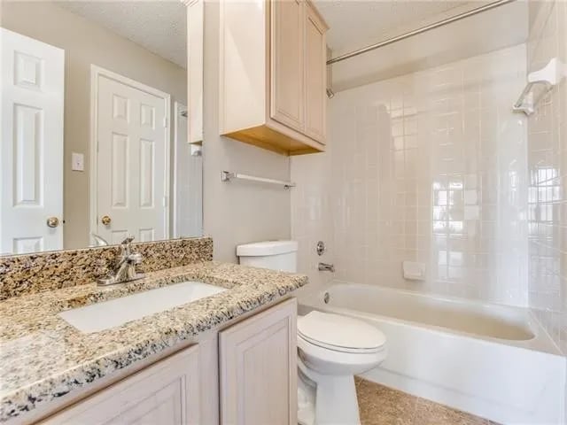 Building Photo - 2430 Norwich Dr