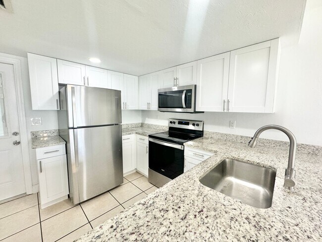 Building Photo - 1936 Sunshine Blvd