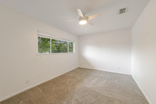 Building Photo - 4904 Creekline Dr