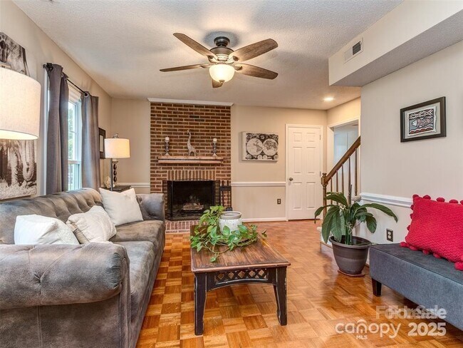 Building Photo - 8715 Parkchester Dr