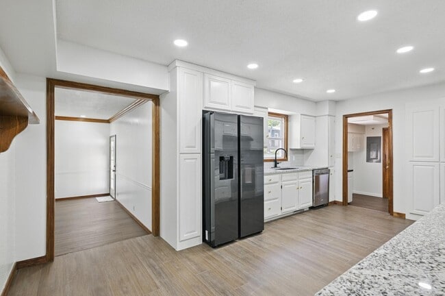 Building Photo - 1306 Marion Dr