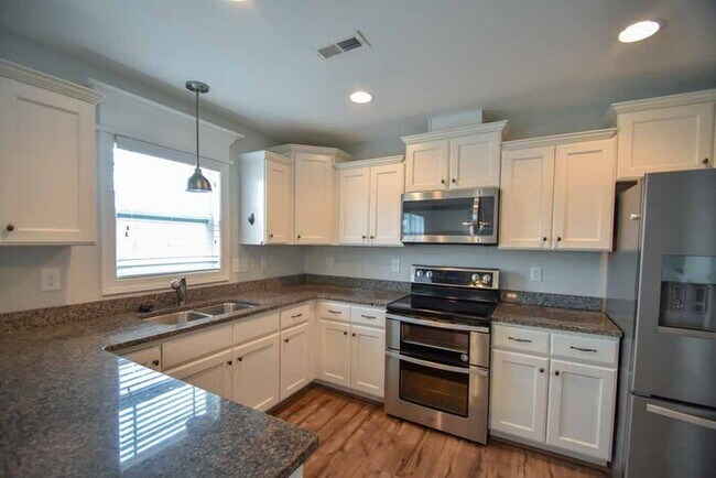 Building Photo - HOUSE FOR RENT 2319 GREAT LAUREL COURT
