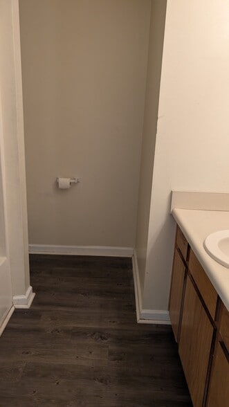 Building Photo - 813 Ash St Ext