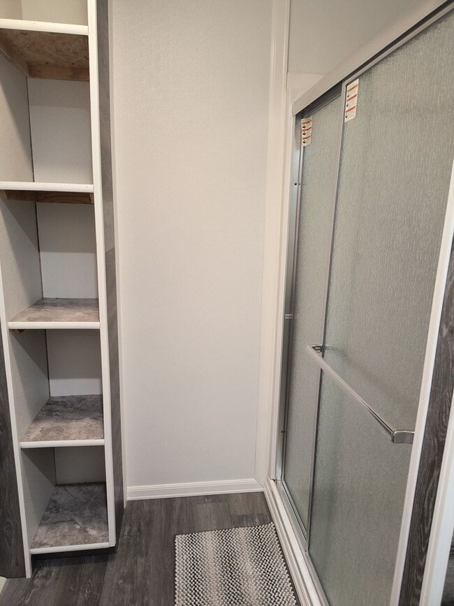 Building Photo - Studio apartment for rent (short term available)