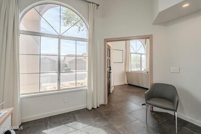 Building Photo - 9102 E Siesta Ln