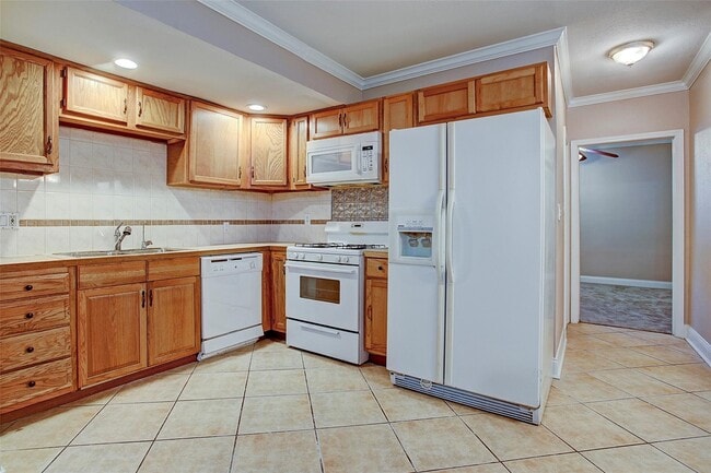 Building Photo - 315 W Saulnier St