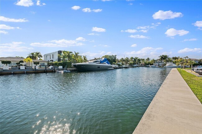 Building Photo - 470 Paradise Isle Blvd
