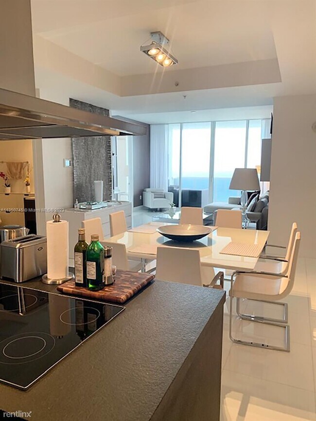 Building Photo - 2 br, 2.5 bath Condo - 18201 Collins Ave A...