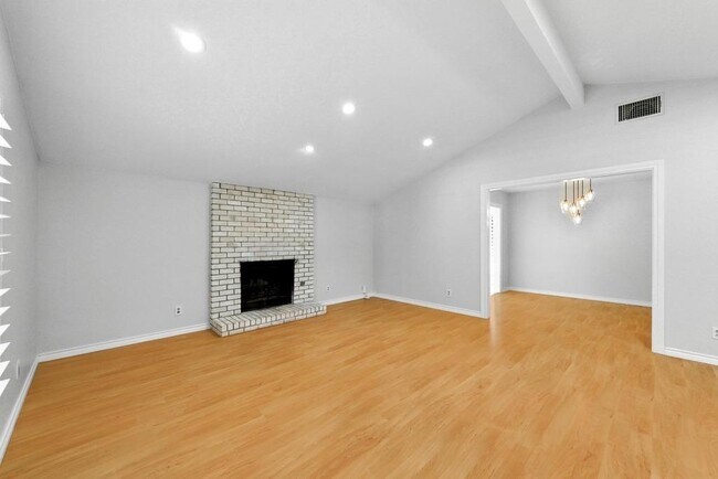 Building Photo - 6903 Moonmont Dr