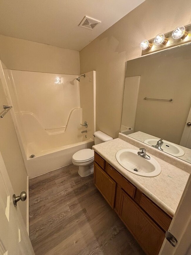 Building Photo - 3-Bedroom, 2-Bathroom Single Family Home i...