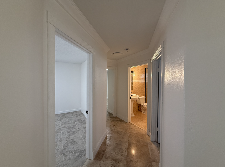 hallway to bedrooms - 1644 Jackson St