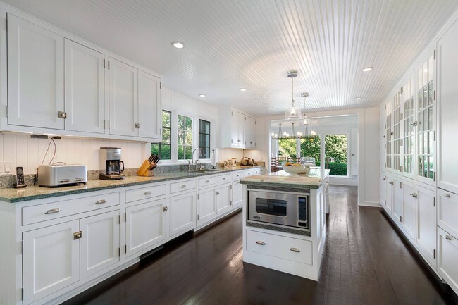 Building Photo - 219 Quimby Ln