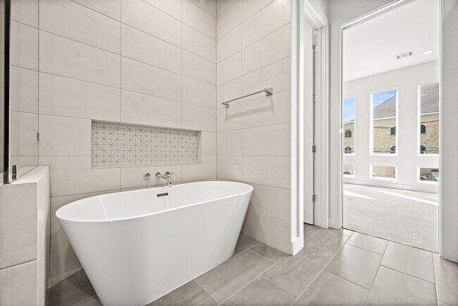 Building Photo - 2409 Webster St