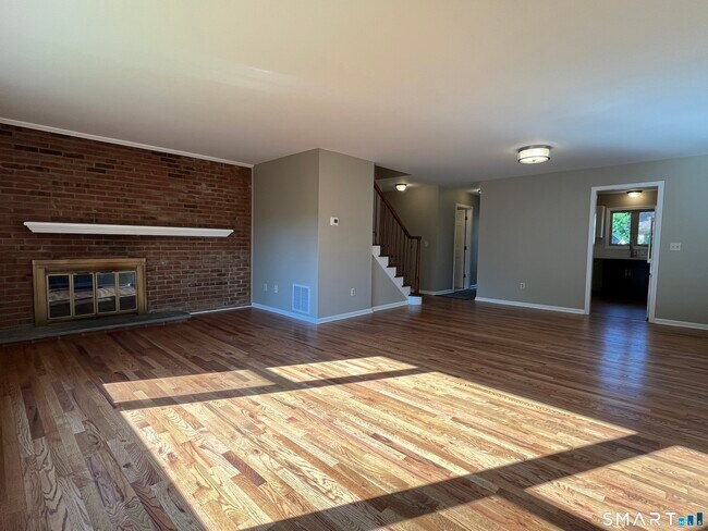 Building Photo - 124 Colonial Hill Dr