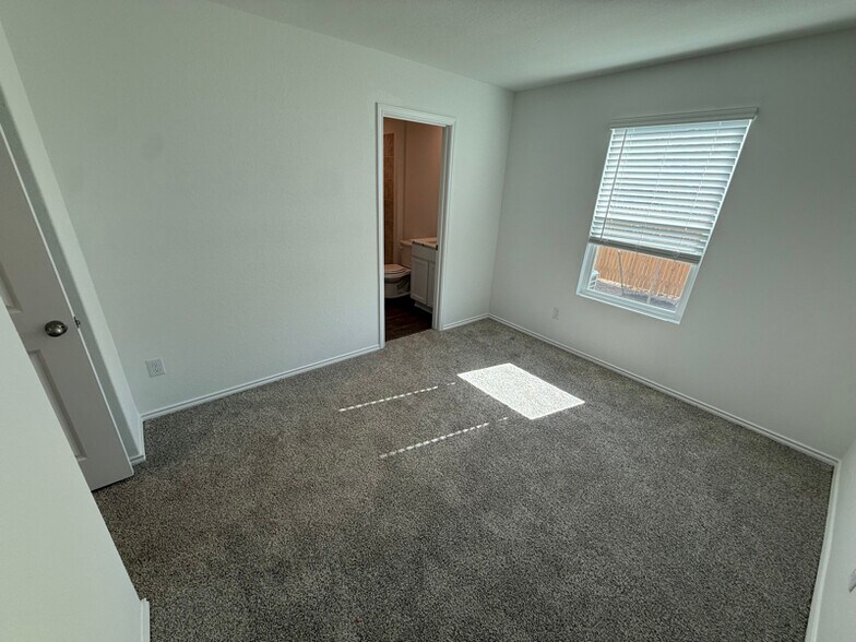 Building Photo - 2210 Organ Pipe Cactus