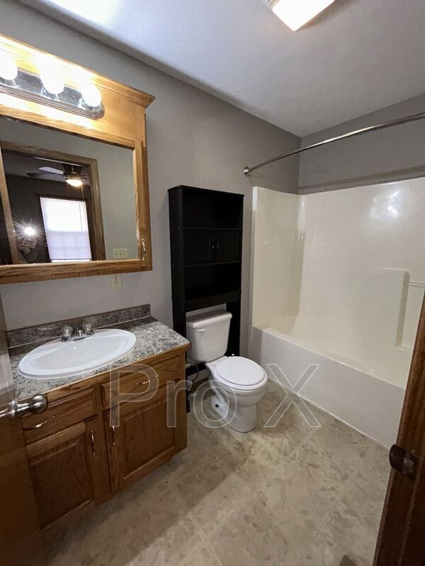 Building Photo - 517 E Park St