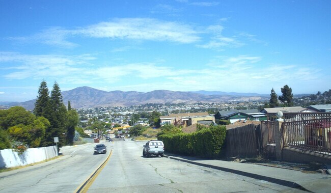 Building Photo - 660 Sunnyside Ave