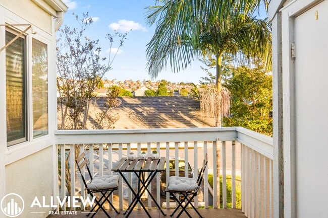 Building Photo - OCEAN VIEWS AND UPGRADED 2 BED/ 2 BATH UPP...