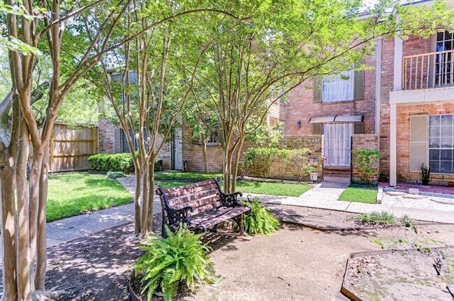 Building Photo - 7965 Kendalia Dr
