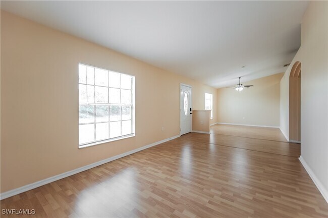 Building Photo - 1120 Cariston Ave