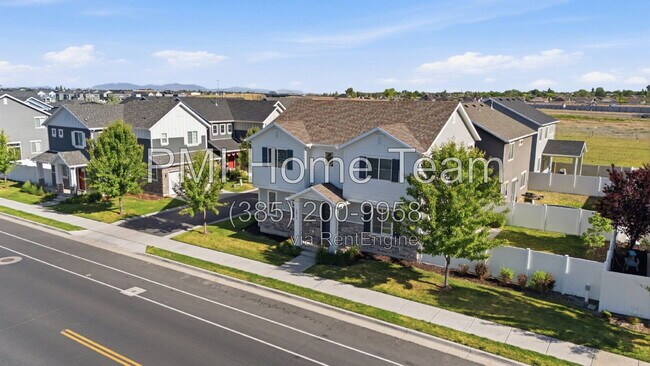 Building Photo - 1812 W Parkview Dr