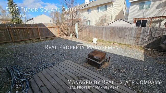 Building Photo - 5605 Tudor Square Ct