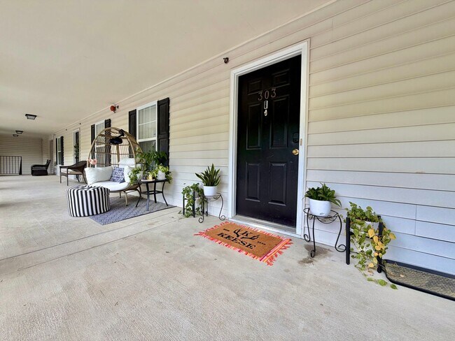 Building Photo - 3BR / 2BA Condo in Southwest Raleigh