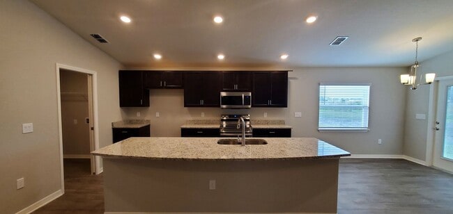 Building Photo - 4-Bedroom, 2-Bathroom in Villamar/Winter H...