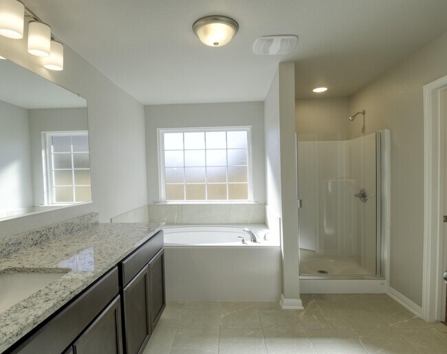 Building Photo - 619 Fallbrook Dr