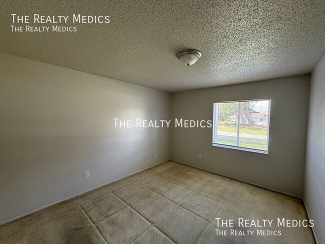 Building Photo - 2144 E Parkton Dr