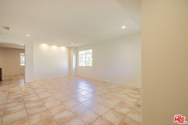 Building Photo - 25755 Hood Way