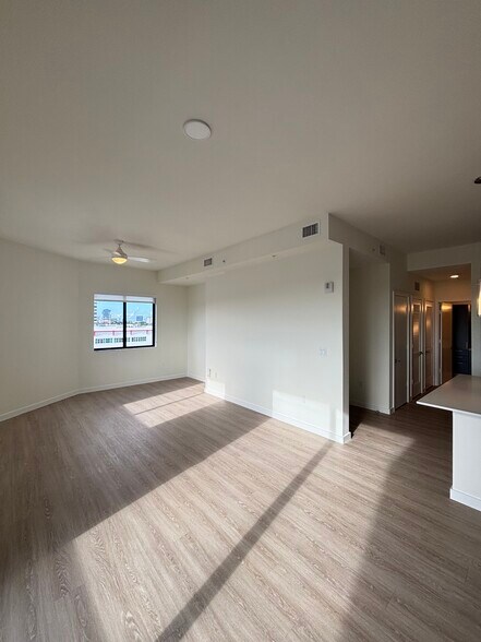 Building Photo - 19550 NE 26th Ave