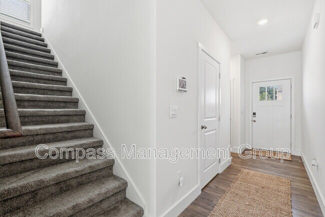 Building Photo - 3014 Bogart Ln