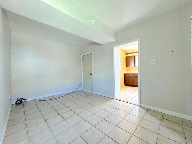 Building Photo - Central El Paso 1 bed/1 bath with ALL UTILTIES INCLUDED!