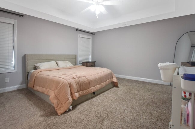 Building Photo - Pet Friendly Three Bedroom!