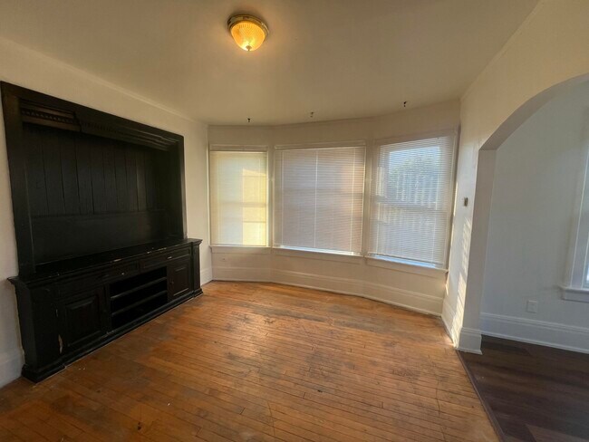 Building Photo - 1253 N 34th St