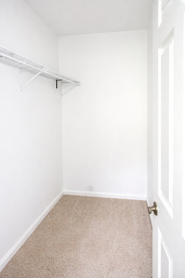 Building Photo - 9118 Clubhouse Dr