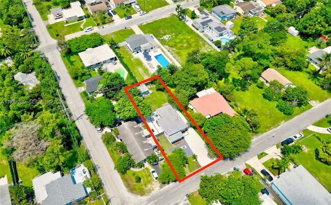 Building Photo - 1205 NW 3rd Ave